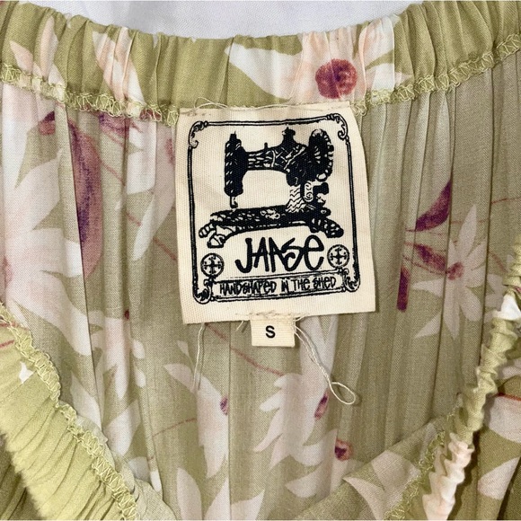 Light Green Floral Quarter Length Dress, Size Small - Picture 2 of 4